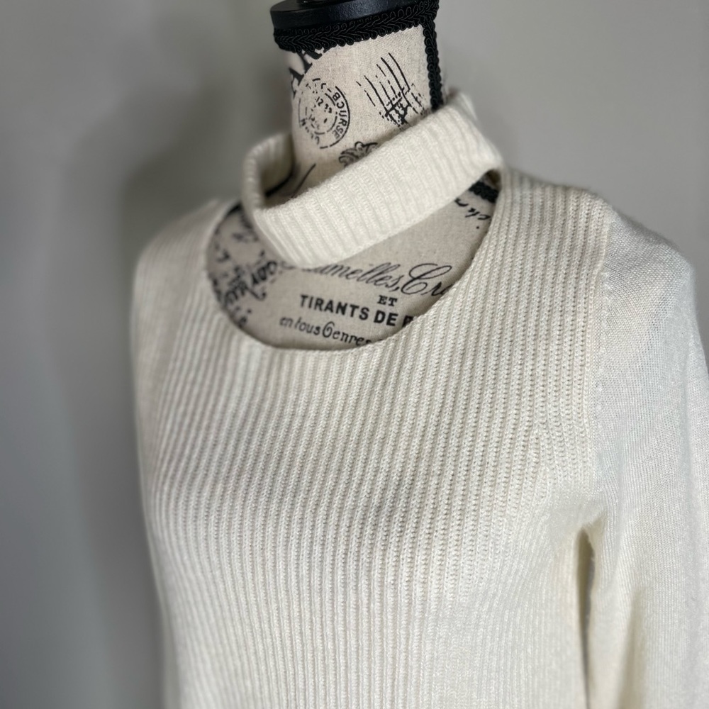 Brand New never worn white Long sleeve wool cashmere blend sweater with choker.
